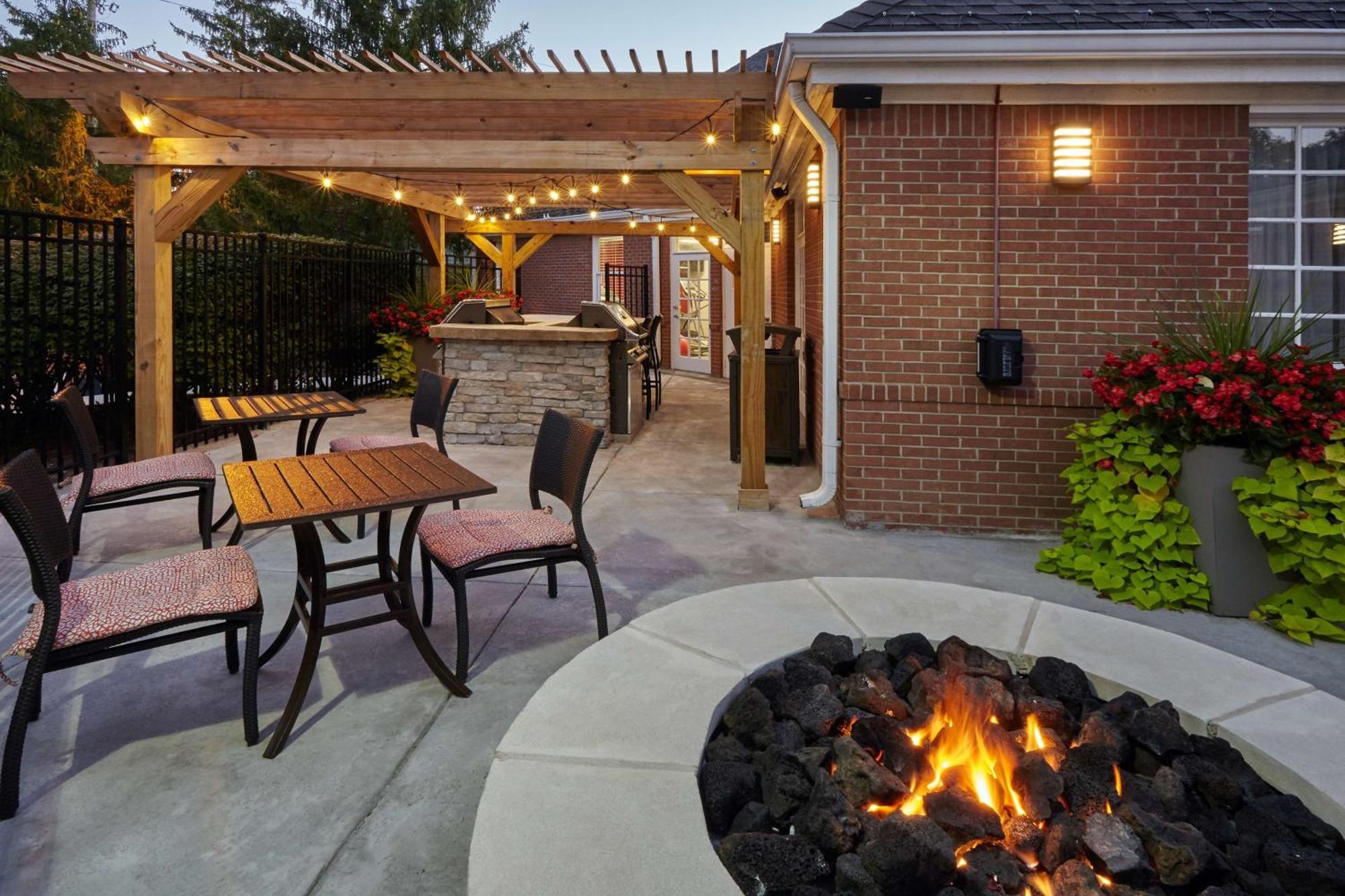 Homewood Suites By Hilton Indianapolis At The Crossing Exterior foto